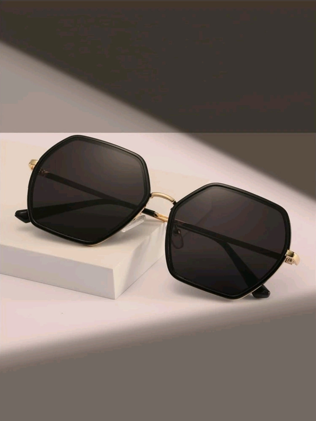 Geometric Frame Fashion Glasses