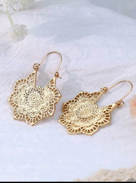 Mini Flower Shaped Hoop Earrings-Gold