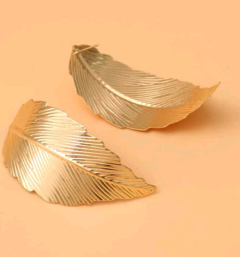 Leaf Design Stud Earrings